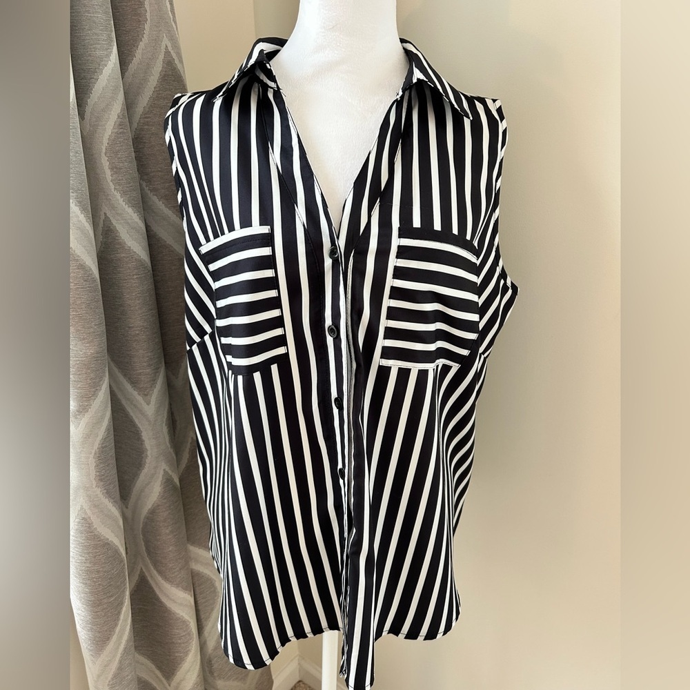 SHEIN Black and White Sleeveless Button Down Shirt